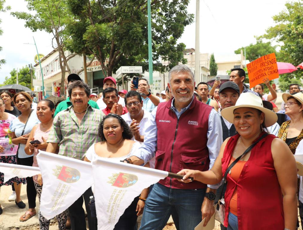 Junto a colonos Ángel Torres da banderazo de arranque a obra del